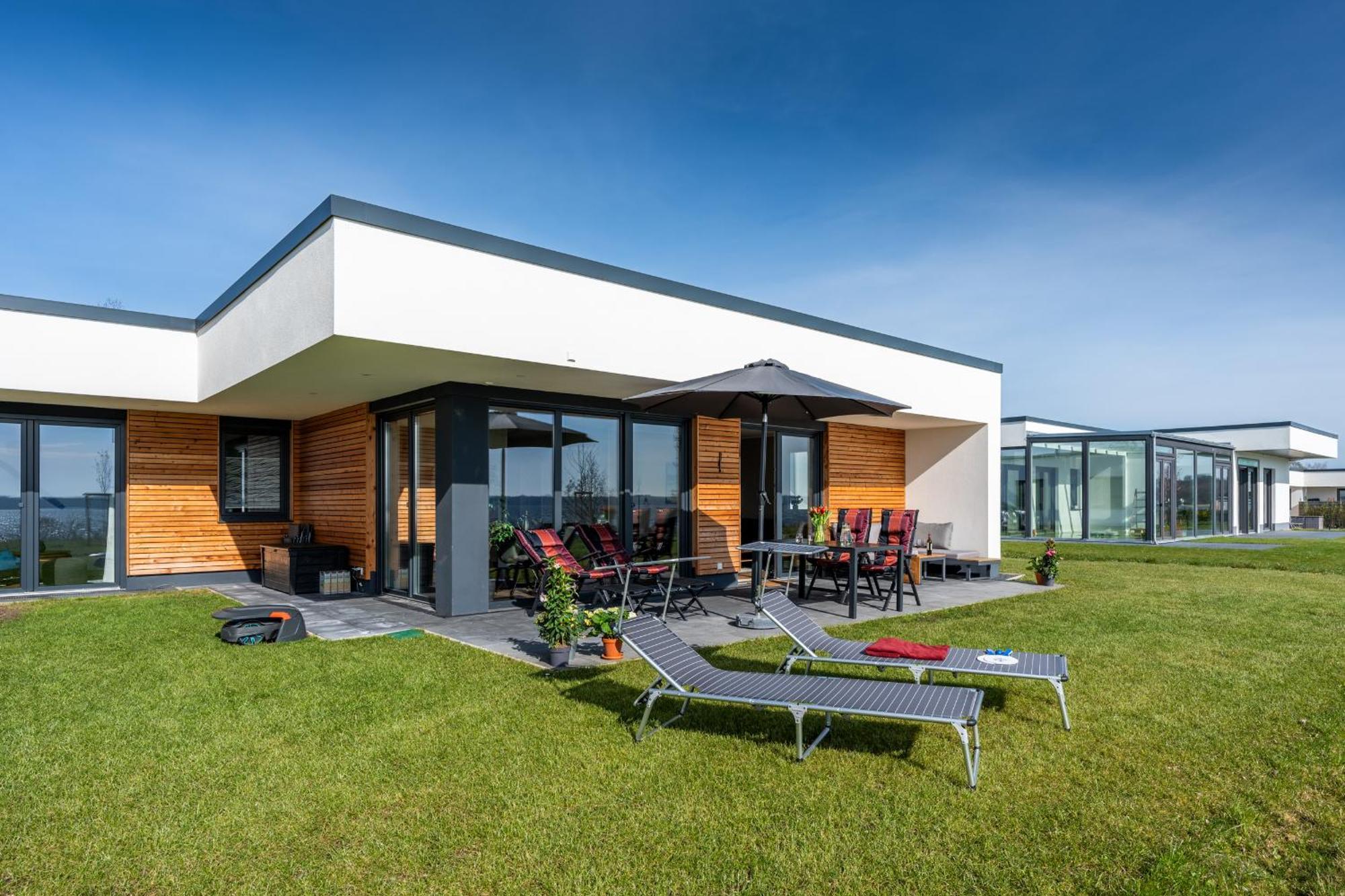 Hangar 19 Luxusbungalow Am See H8 Schwerin  Exterior photo